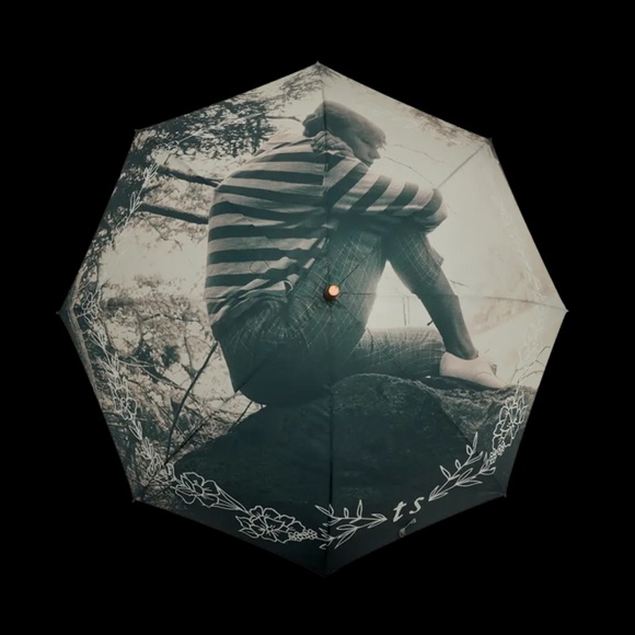 Taylor Swift - Please Picture Me Umbrella FOLKLORE ALBUM HOLIDAY COLLECTION RARE - Picture 1 of 3